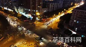 华灯初上的意思 华灯初上夜未央,灯火阑珊人彷徨