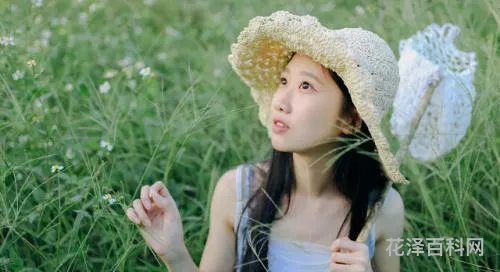 对女神最简短的赞美词 夸女神的短句霸气