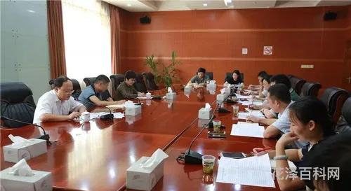 庞然大物的反义词，理直气壮反义词