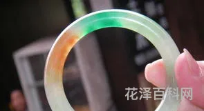 玉镯怎么鉴定 豆种翡翠一般多少钱