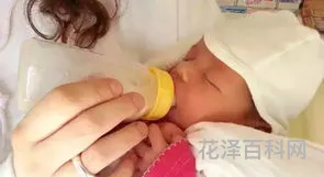 宝宝吃奶时哭，吃母乳标清_标清11