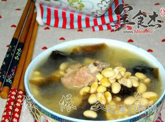 海带排骨汤的营养，海带能和百合煲汤吗