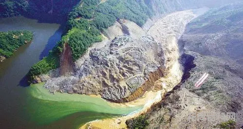 什么是堰塞湖