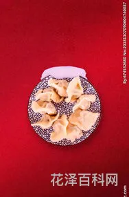 立冬和冬至那天吃饺子，立冬吃包子的寓意